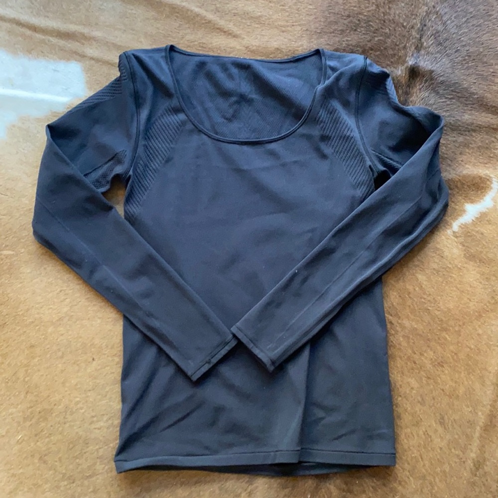 Black Long sleeve athletic shirt